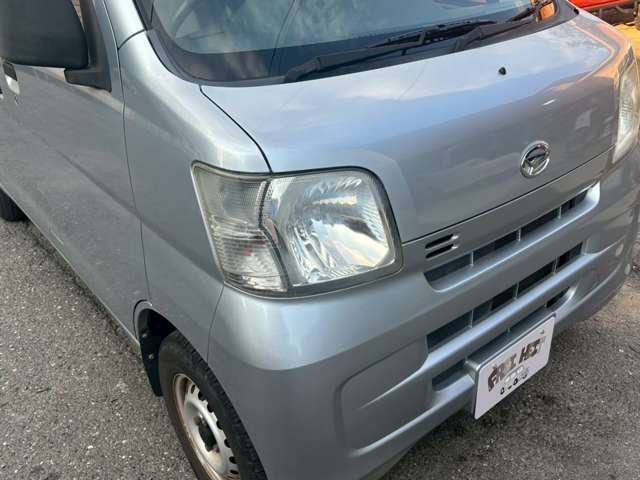 ハロゲンヘッドランプ装備