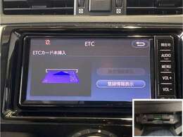 ナビ連動ETC付きです。高速道路料金所での小銭の出し入れや雨天時における窓の開け閉めなどの煩わしさが解消できます。料金所の通過もスムーズで快適ですよ。☆使用履歴表示や音声案内もしてくれます☆