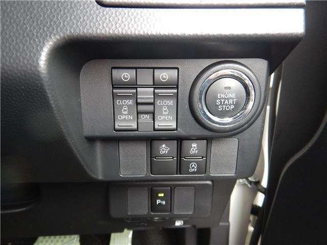 ナビ、ドライブレコーダー等の取付はもちろん、ライトのバルブ、車高調、エアロ取付、塗装、フィルム、ラッピング等カスタムも扱っております！お気軽にお問い合わせくださいませ！