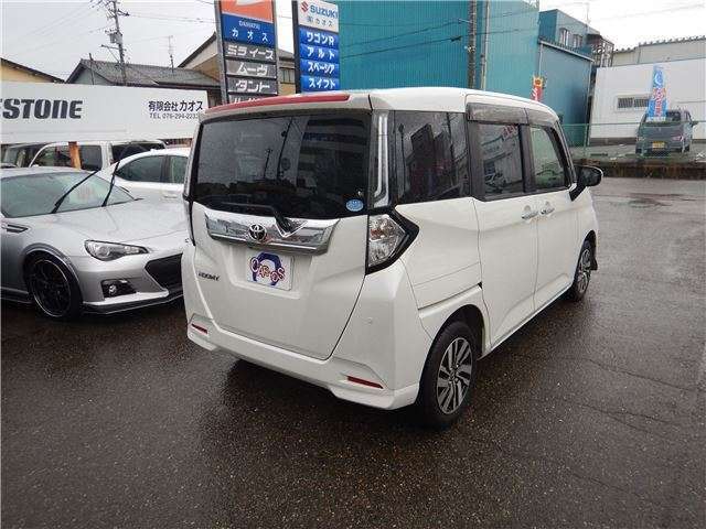 ナビ、ドライブレコーダー等の取付はもちろん、ライトのバルブ、車高調、エアロ取付、塗装、フィルム、ラッピング等カスタムも扱っております！お気軽にお問い合わせくださいませ！