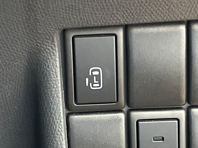 【パワースライドドア】スマートキーや運転席のスイッチでスライドドアの開閉が可能♪電動だから力を入れてドアを開ける必要が無く、小さいお子様でも、重い荷物を持っている時もラクに開け閉めできます♪
