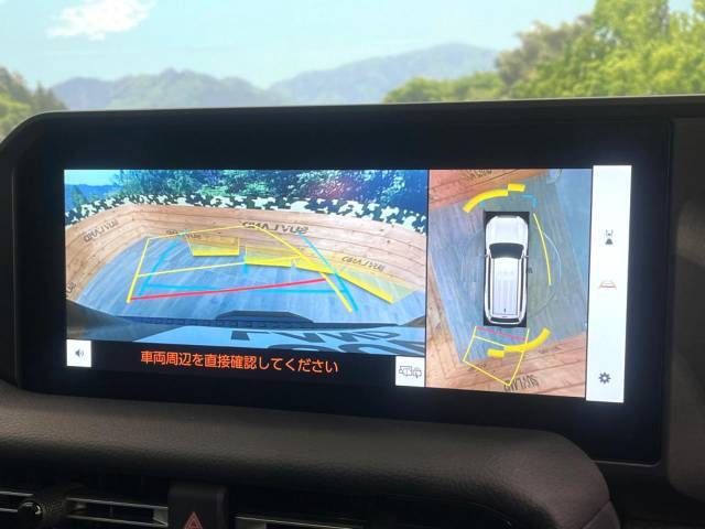 【パノラミックビューモニター】専用のカメラにより、上から見下ろしたような視点で360度クルマの周囲を確認することができます☆死角部分も確認しやすく、狭い場所での切り返しや駐車もスムーズに行えます。