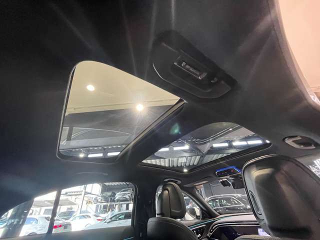 車両は屋内展示しておりますので天候に関係なくごゆっくりコンディションご確認頂けます。車両を倉庫へ保管している場合が御座いますのでご来店前に在庫確認頂けると幸いです。TEL072-784-8800