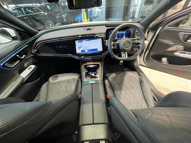 車両は屋内展示しておりますので天候に関係なくごゆっくりコンディションご確認頂けます。車両を倉庫へ保管している場合が御座いますのでご来店前に在庫確認頂けると幸いです。TEL072-784-8800