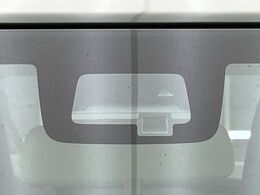 【スズキ　セーフティサポート】走行中に前方の車両等を認識し、衝突しそうな時は警報とブレーキで衝突回避と被害軽減をアシスト。より安全にドライブをお楽しみいただけます。