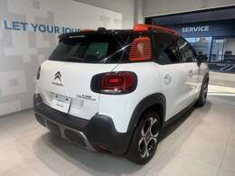 耐久性に優れたコーティングを低価格にてご用意致しております。愛車をいつでも気持ちよく乗っていただくために、納車時の施工をオススメしております。