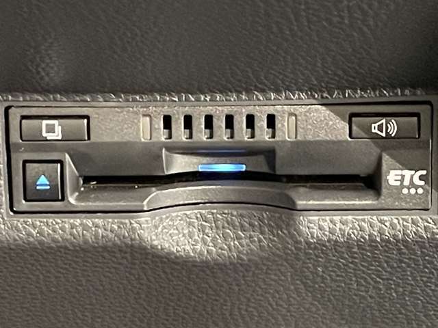 ◆【ETC】有料道路を利用する際に料金所で停止することなく通過できる、ETC車載器（ノンストップ自動料金収受システム機器）が装備されています。セットアップを行うことで利用可能になります。
