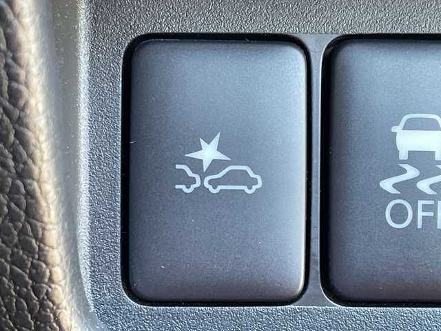 「エマージェンシーブレーキ」　前方の自動車等をカメラやレーダーなどで検知し、衝突するおそれがある場合には、警報やブレーキ力制御により衝突回避操作を補助します♪