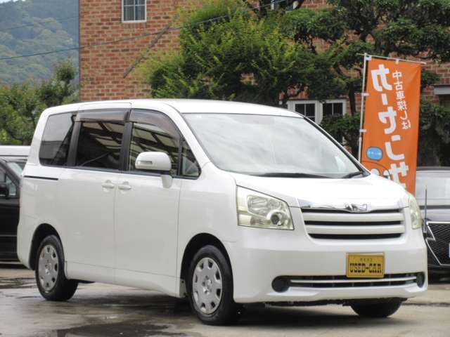 外装は入庫の時点で隅々まで一度仕上げてあります。お車を長く綺麗にお乗り頂く為に、ガラスの膜でラッピングするような特殊ガラスコーティングもお取り扱いが御座いますので、お気軽にお声かけください。