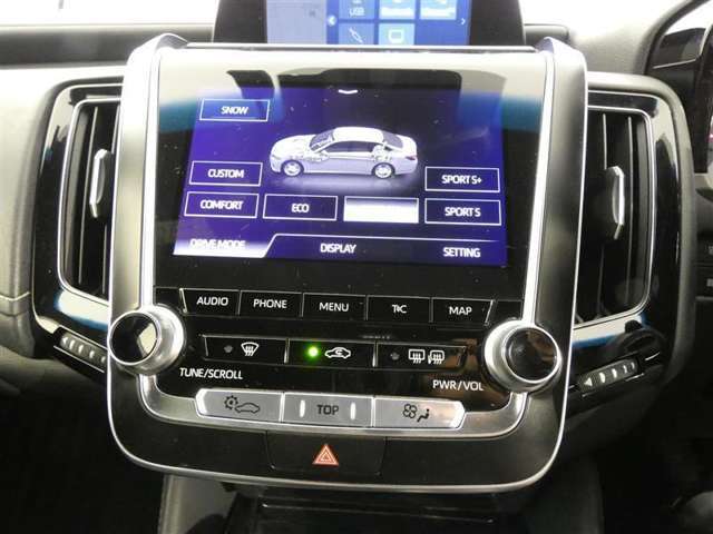 【マルチオペレーションタッチ】エアコンや走行モードなどの各種機能の設定等がひとつのタッチパネルで操作できます。