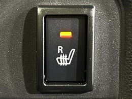 【シートヒーター】寒い日に重宝するシートヒーター！エアコンより早く温まってくれるので寒がりの人も安心ですね♪エアコンの温風は乾燥するから苦手、という方にもをおすすめです。