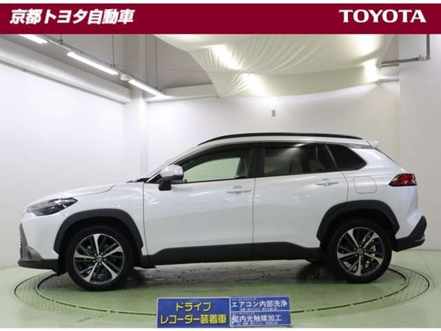 車線はみ出し防止警告【レーンアシスト】、衝突予防および衝突安全システム【PCS】で安心を。障害物や歩行者などを検知、警告してくれる【クリアランスソナー】がトラブルを未然に防ぐサポートをしてくれます。