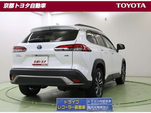 駐車時などの衝突の回避や軽減を図る駐車支援システム【PKSB】で安心をサポート、道路標識をディスプレイ確認できる【ロードサインアシスト】で見落とし防止をサポートします。