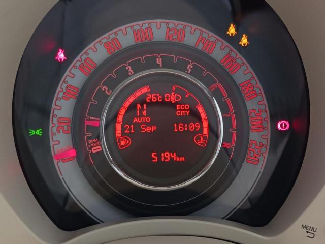 各種メーカーブランドグッズの販売もしております。お車と一緒にお選び下さい。