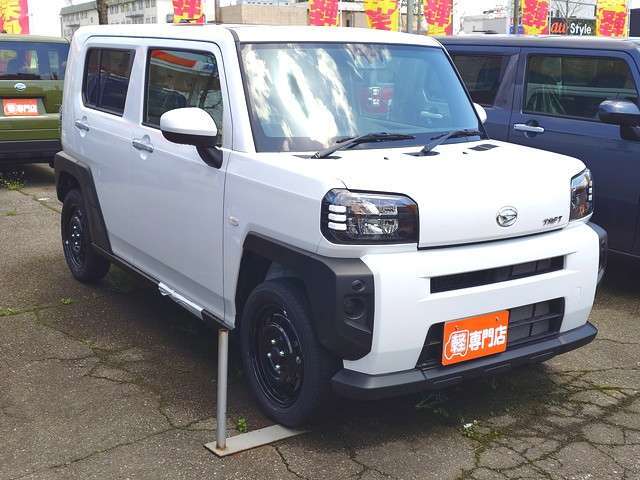 新車と同様の保証（有料）がつけられます。また各地域の店舗に最新の大型整備工場とプロメカニックが常駐しておりアフターメンテナンスもお任せください。