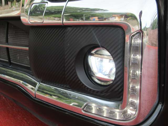 創業73年の実績！R260沿いのピンクの看板とショールームが目印！！全天候型屋内展示場！　当店でご購入のお車の、車検＆法定点検時のオイル交換は無料！！フリーダイヤル：0078-6002-341933