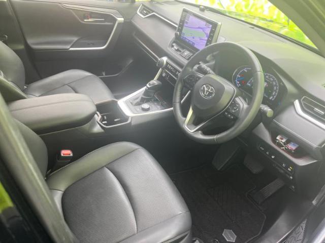 「この車の写真をもっと見たい」「状態が気になる」「この装備はついている？」どんな小さな疑問でもお気軽にお問い合わせください！