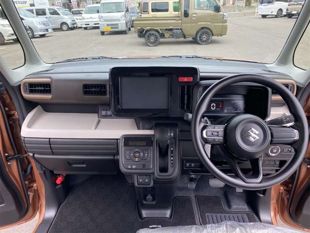 毎回座るフロントシート。運転席は使用する部分ですので、座り心地が重要です！