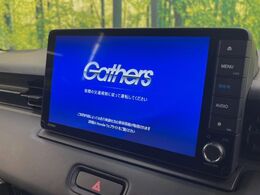 【純正ナビ】人気の純正ナビを装備しております。ナビの使いやすさはもちろん、オーディオ機能も充実！キャンプや旅行はもちろん、通勤や買い物など普段のドライブも楽しくなるはず♪