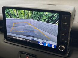 【バックカメラ】駐車時に後方がリアルタイム映像で確認できます。大型商業施設や立体駐車場での駐車時や、夜間のバック時に大活躍！運転スキルに関わらず、今や必須となった装備のひとつです！