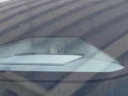 【ホンダセンシング】走行中に前方の車両等を認識し、衝突しそうな時は警報とブレーキで衝突回避と被害軽減をアシスト。より安全にドライブをお楽しみいただけます。