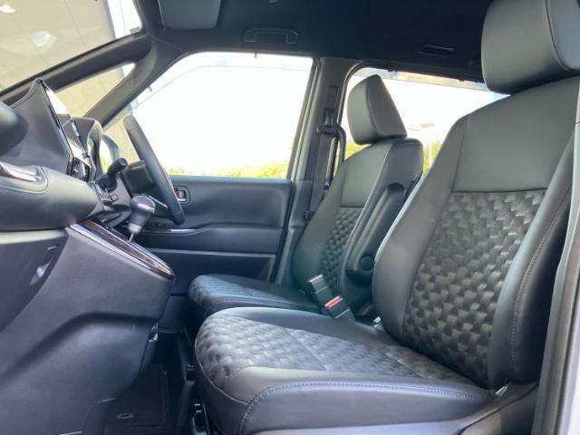 WECARSでは各商談席に大型モニターをご用意しております！見やすい大画面でゆったりと全国の在庫をご覧いただけます！是非ご来店お待ちしております！