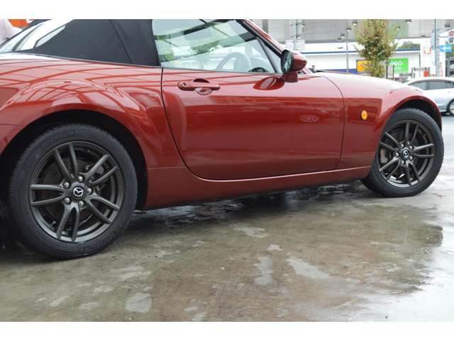 ビルシュタインダンパー+純正16インチAW装備。