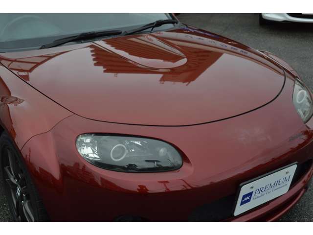 カッパーレッドマイカのボディはツヤもあり、目立った傷もございません。