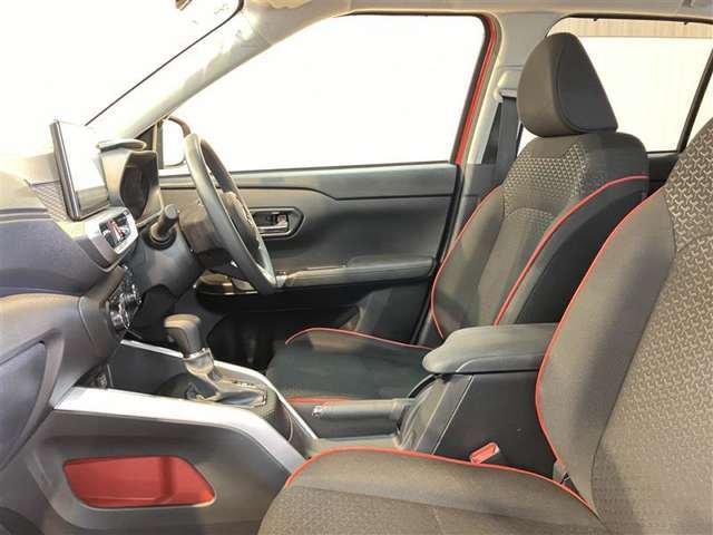 清潔で広々した座席です！是非、現車を見て体感してみてください。