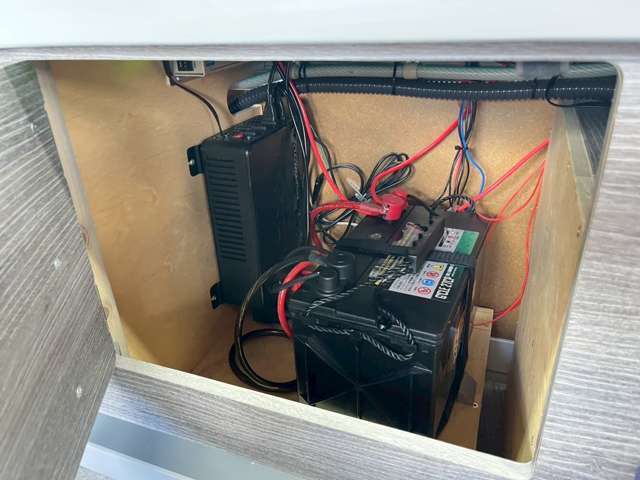 サブバッテリー　走行充電　1500Wインバーター