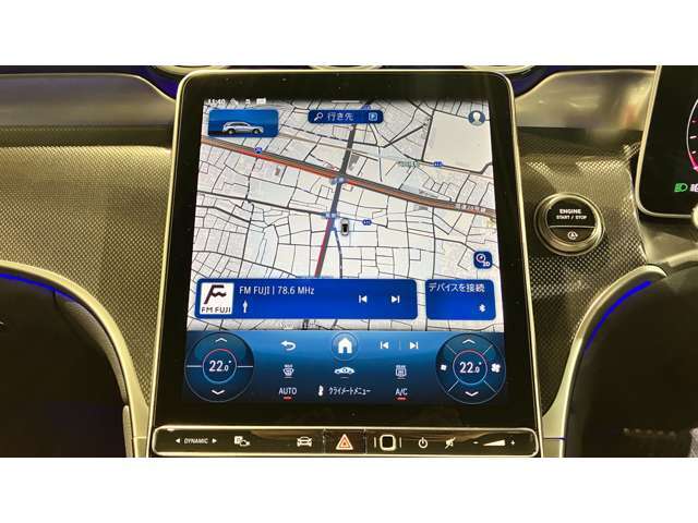 ドアハンドルには握りやすいグリップ形状が採用されています。万一の事故の際など、車内に残された乗員を救出する為、外部からドアを開けやすいようになっています。