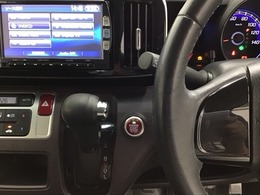 ホンダ純正メモリーナビ搭載なので、遠方へのドライブもお任せ下さい！ステアリング左手側にオーディオ関連のコントロールスイッチを配置しています。操作時は視線を逸らすことなく運転に集中できます