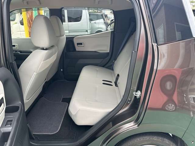 ★5年間新車保障★初度登録から5年間の新車保証が含まれています。長期間、安心してお乗り頂けます！保障費用は支払総額に含まれています！遠方のお客様は保証継承後、お近くのディーラーにて保証が受けられます！