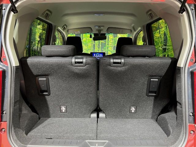 普段のお買い物や通勤、送迎等に十分な荷室スペースを確保しております。セカンドシートを倒すと、大きな荷物の積載も可能です♪