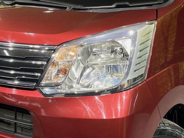 【LEDヘッドライト】悪天候や夜間走行時も良好な視界を確保し安心して運転できる高輝度LEDヘッドライトを装備！点灯速度が早く、消費電力も抑えられています。