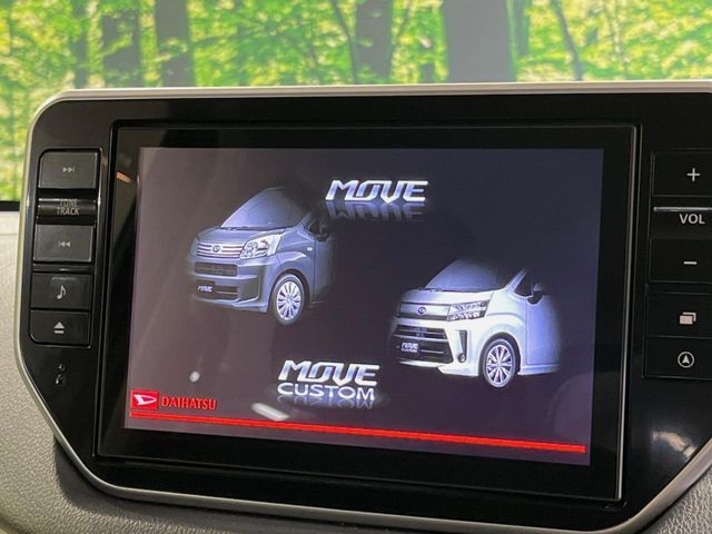 【大画面ナビ】人気の大型8インチナビを装備。存在感のある大画面はインパクト大！ナビ利用時のマップ表示は見やすく、テレビやDVDは臨場感がアップ！いつものドライブがグッと楽しくなります♪