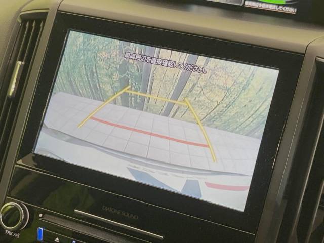 【バックカメラ】駐車時に後方がリアルタイム映像で確認できます。大型商業施設や立体駐車場での駐車時や、夜間のバック時に大活躍！運転スキルに関わらず、今や必須となった装備のひとつです！