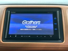 【純正ナビ】人気の純正ナビを装備しております。ナビの使いやすさはもちろん、オーディオ機能も充実！キャンプや旅行はもちろん、通勤や買い物など普段のドライブも楽しくなるはず♪