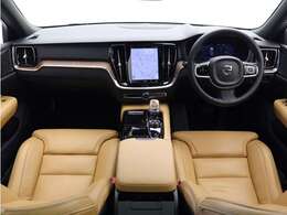 Google搭載/ETC2.0/360度カメラのフルセット搭載。9インチ・タッチスクリーン式センターディスプレイと、モード選択式の12.3インチデジタル液晶ドライバー・ディスプレイを装備。