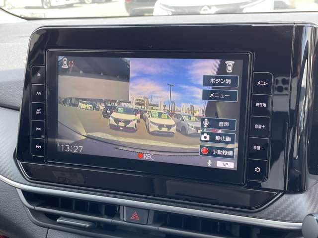 ドライブレコーダーの映像をカーナビに映し出すことができます。