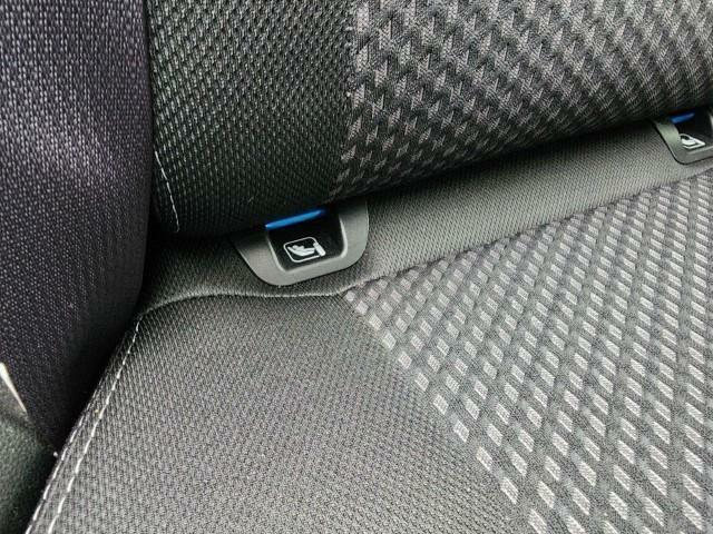後席シートはISOFIX対応です。シートベルトを使わずにチャイルドシートと車の金具を連結する方法で設置できます。シートベルトの締め付け不足などによるトラブルを防ぎます。