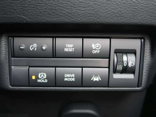各種スイッチも運転席から操作しやすい位置に配置
