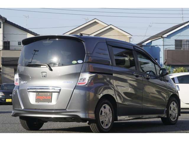 車両入庫チェックではエンジン・機関系をはじめ、電装装備、内装など100項目以上のチェックをしています。試乗も行なっていますのでご安心下さい。
