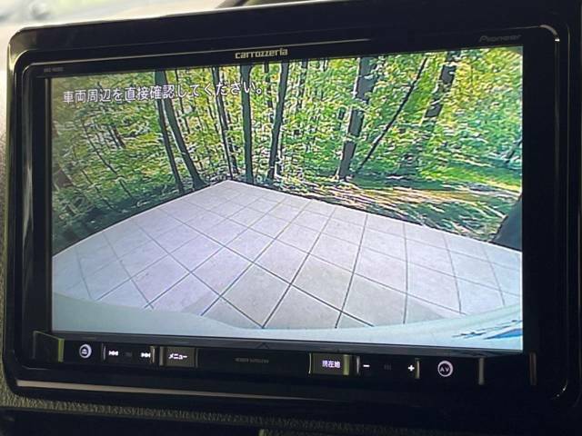 【バックカメラ】駐車時に後方がリアルタイム映像で確認できます。大型商業施設や立体駐車場での駐車時や、夜間のバック時に大活躍！運転スキルに関わらず、今や必須となった装備のひとつです！