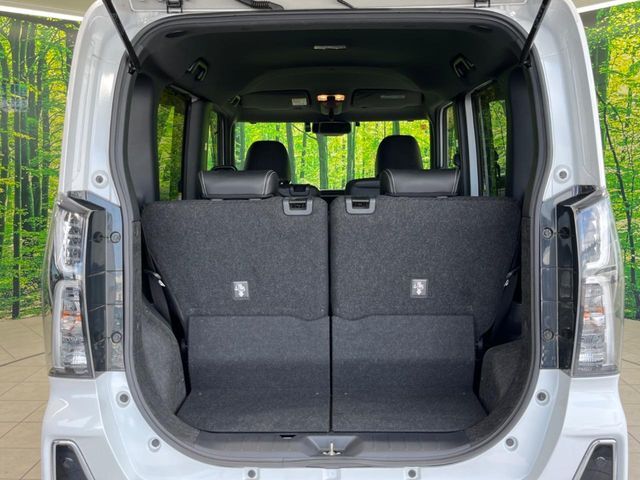 積み下ろしのしやすいデッキにはたっぷりと荷物を積み込んでいただけます。遊びから仕事まで、様々なシーンで頼れます♪