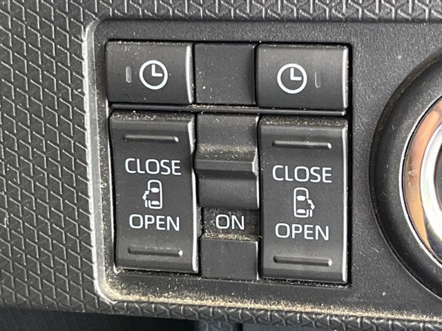 【両側パワースライドドア】スマートキーや運転席のスイッチで後席両側スライドドアの開閉が可能♪電動だから力を入れてドアを開ける必要が無く、小さなお子様でも簡単に開け閉めでき快適です♪