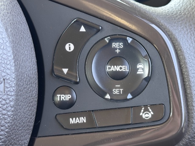 【アダプティブクルーズコントロール】と【レーンキープアシスト】はドライバーの運転負担を大幅に軽減してくれます◎特に高速道路で大活躍！一度味わったらやめられない！？