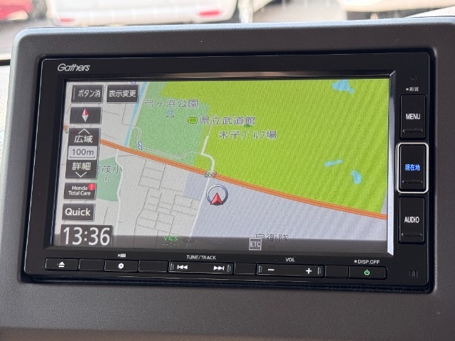 Honda純正7インチメモリーナビを装着しております◎普通のカーナビでは把握できない多彩な情報をご提供するHonda独自の【通信型ナビ】です☆通信費はHondaが負担致しますので無料でご利用頂けます♪