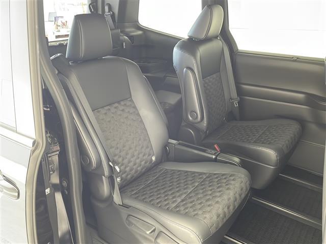 【後部座席】『後部座席周辺』の画像になります。写真の内容に関してご不明点、ご質問等がございましたらお気軽にガリバー店舗までお問い合わせください。