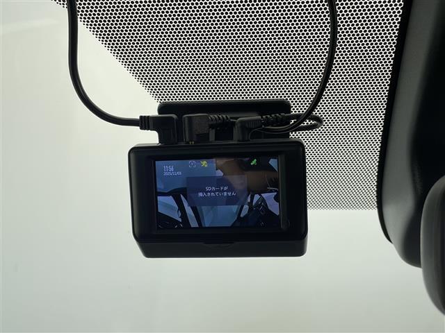 【ドライブレコーダー】映像・音声などの運転中の記録を残します。事故などを起こした起こされた時の証拠になりえますので、もしも時でも安心ですね。